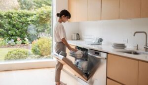 Chi riordina subito dopo aver cucinato possiede questi 9 tratti particolari, secondo la ricerca